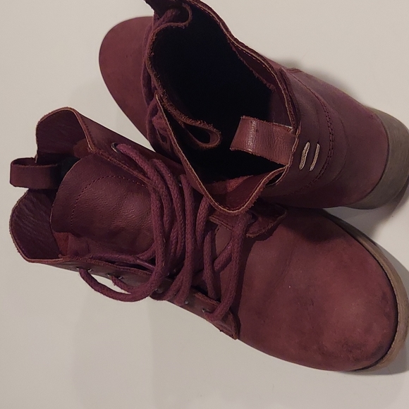 FINAL PRICE🔥Steve Madden Lace Color burgundy 👢 boot - Picture 14 of 15